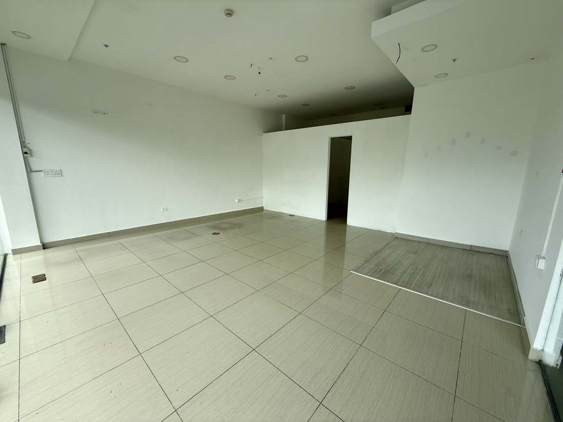 Local 11, primer piso